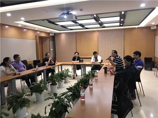 趙國(guó)斌介紹華僑城情況