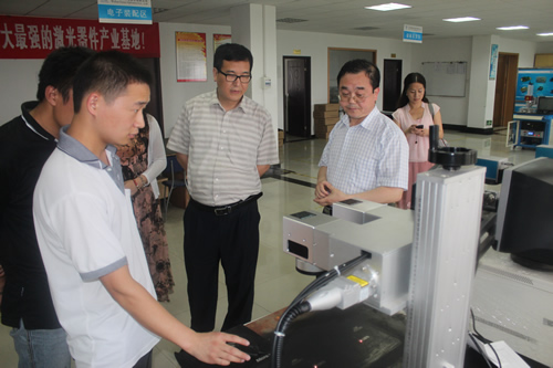 湖北省人民政府副秘書長黃國雄調(diào)研新特光電