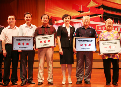 熱烈慶祝中華人民共和國(guó)建國(guó)六十周年暨湖北省僑聯(lián)成立五十周年文藝表演